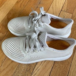 Used Women’s crocs sneakers